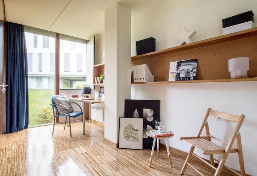 إستوديو قياسى, Residencia Universitaria O Castro