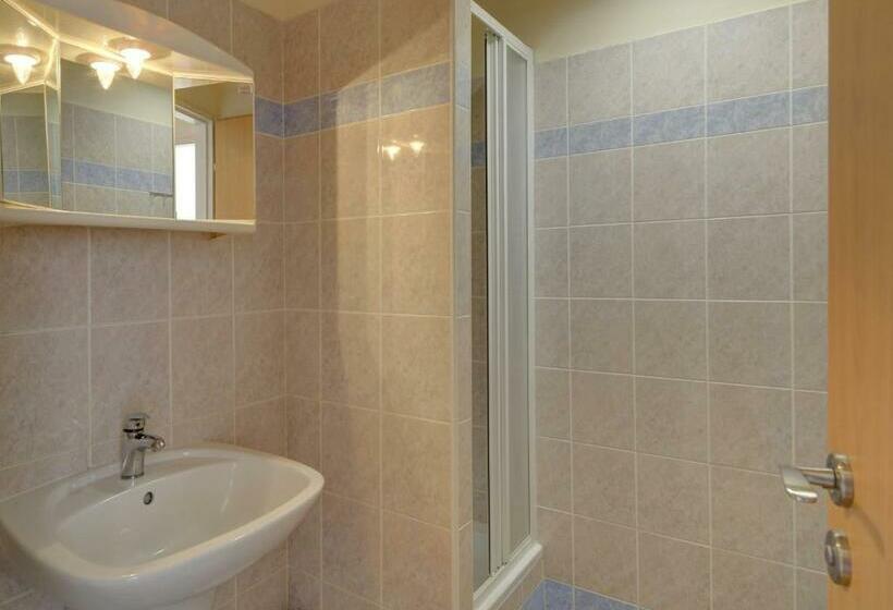 Quarto Estandar Individual Banheiro Compartilhado, Volha