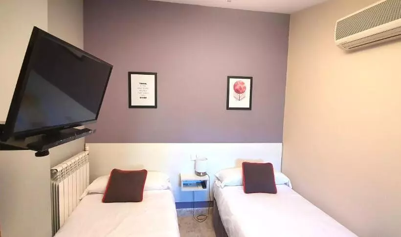 اتاق استاندارد سه نفره, Hospedaje Bar El Gato Del Acueducto