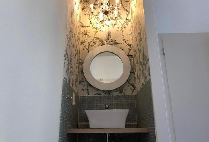 اتاق استاندارد سه تخته با سرویس بهداشتی مشترک, Berlincity