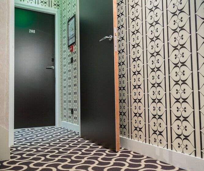 スーペリアールーム, Hôtel Crayon Rouge