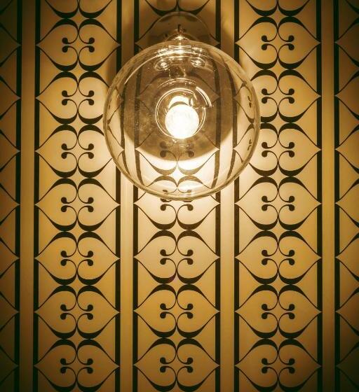 Camera Standard, Hôtel Crayon Rouge