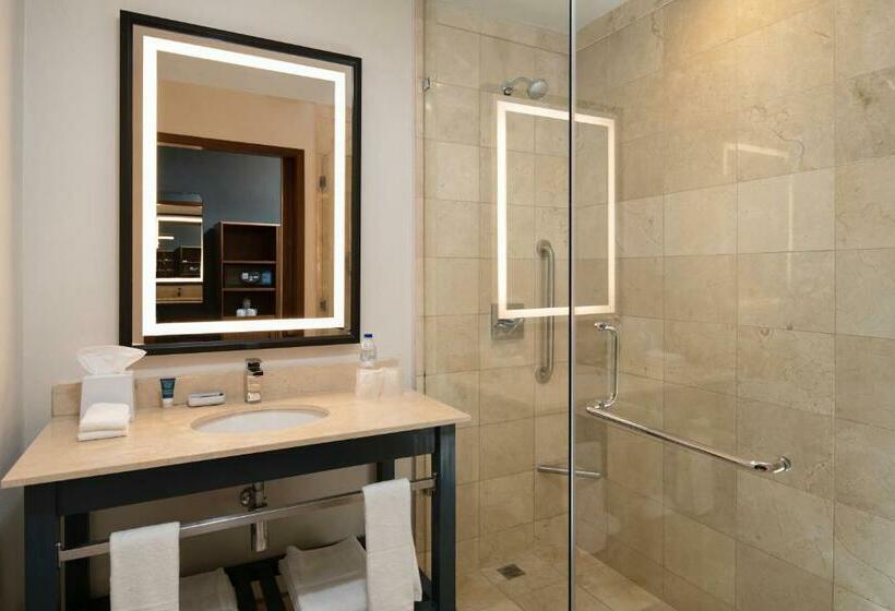 غرفة كلاسيكية سرير كينج, Four Points By Sheraton