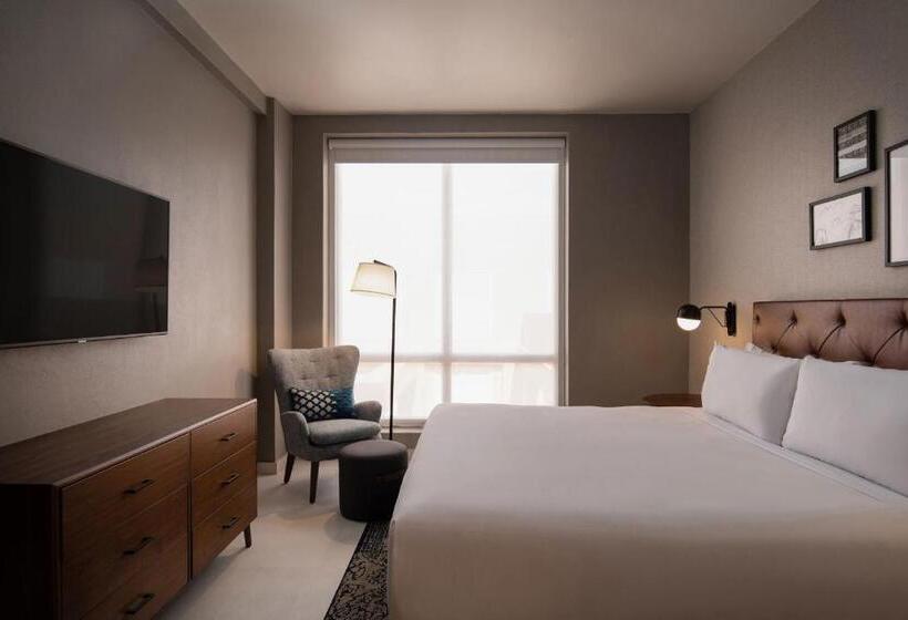 带大床的套房, Four Points By Sheraton