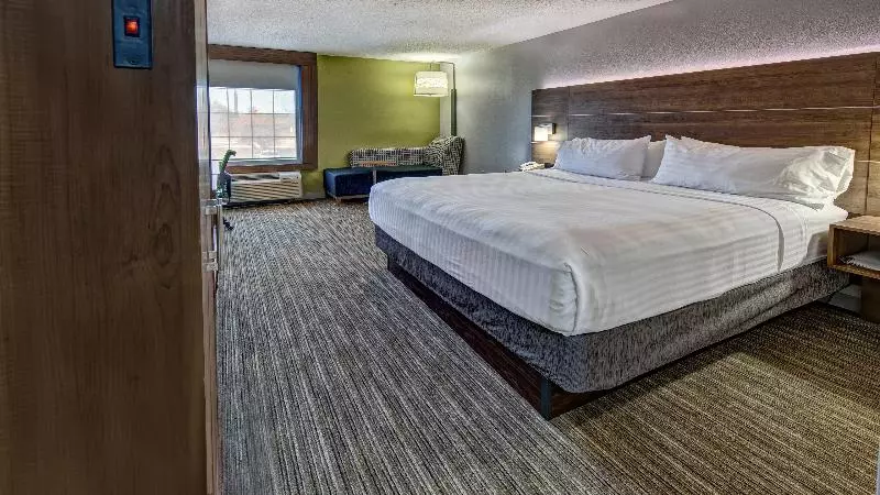キングサイズベッドのスタンダードルーム, Holiday Inn Express & Suites Crossville, An Ihg