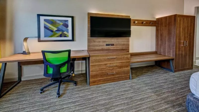 キングサイズベッドのスタンダードルーム, Holiday Inn Express & Suites Crossville, An Ihg