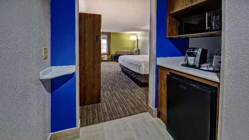 身障者適用キングサイズベッドルーム, Holiday Inn Express & Suites Crossville, An Ihg