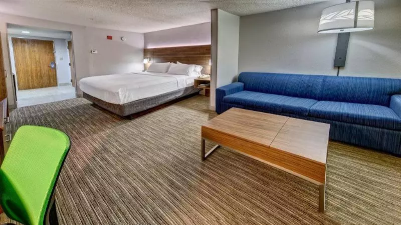キングサイズベッドのスイートルーム, Holiday Inn Express & Suites Crossville, An Ihg