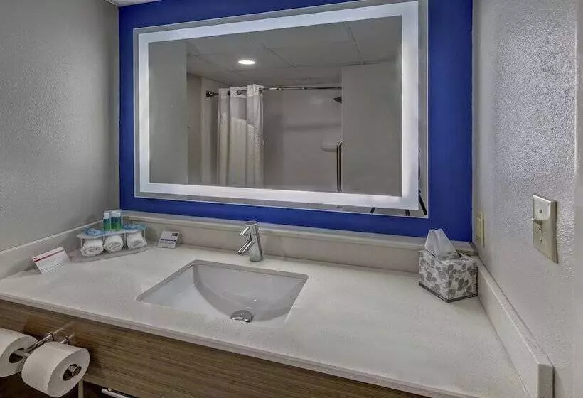 スイート, Holiday Inn Express & Suites Crossville, An Ihg