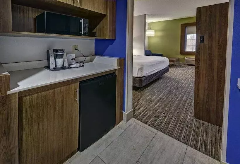 スイート, Holiday Inn Express & Suites Crossville, An Ihg