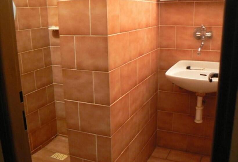 غرفة قياسية ثلاثية, Hostel Modrá