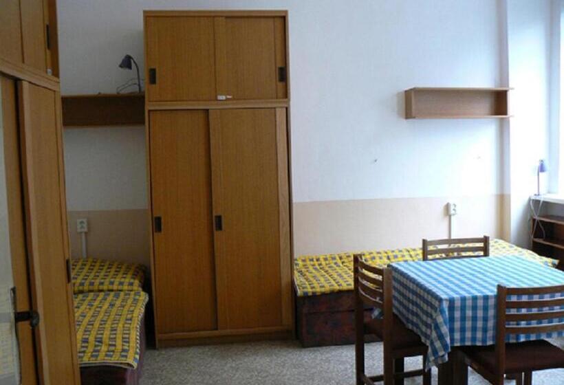 غرفة قياسية ثلاثية, Hostel Modrá