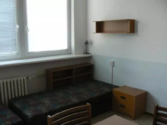 ルームシェアのワンベッド, Hostel Modrá