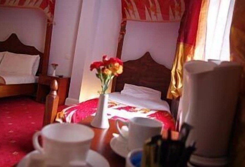 Номер Стандарт Трехместный, Islington Inn