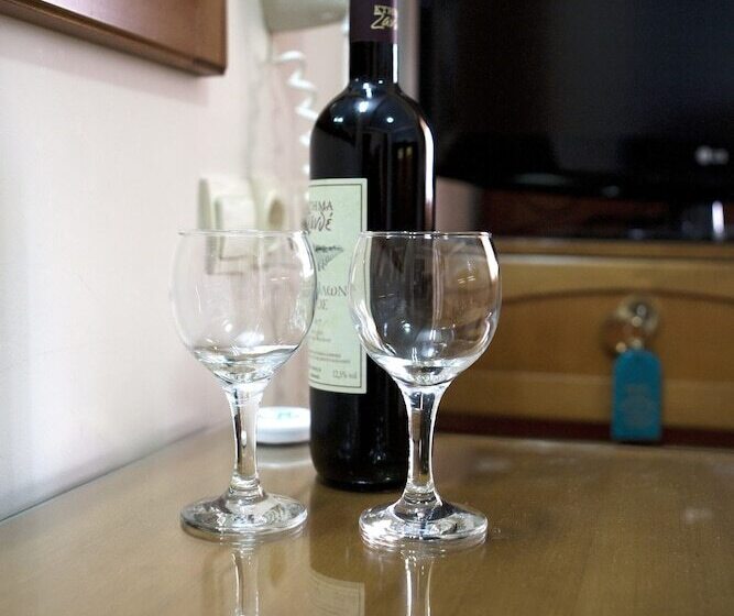 غرفة قياسية, Katerina