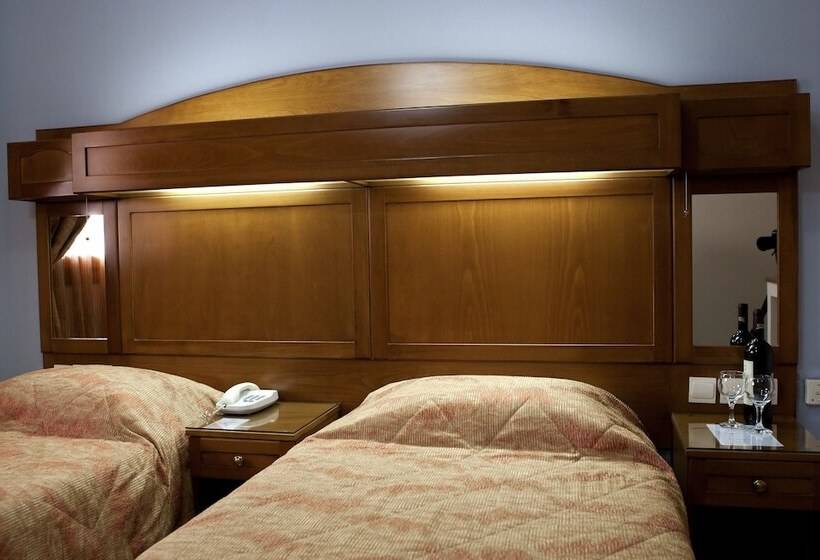 غرفة قياسية ثلاثية, Katerina