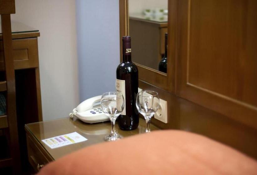 غرفة قياسية, Katerina