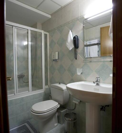 غرفة عائلية, Katerina