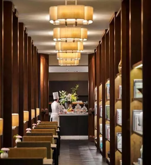 キングサイズベッドのデラックスルーム, Mandarin Oriental Guangzhou