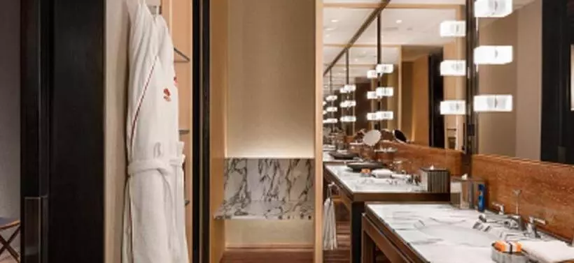 キングサイズベッドのデラックスルーム, Mandarin Oriental Guangzhou