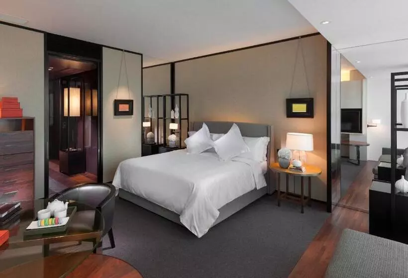 キングサイズベッドのデラックスルーム, Mandarin Oriental Guangzhou