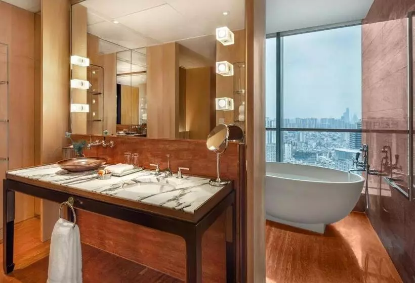 キングサイズベッドのクラブルーム, Mandarin Oriental Guangzhou