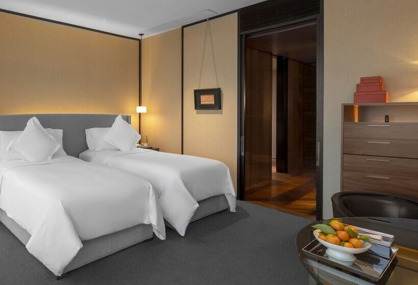 Номер Deluxe, Mandarin Oriental Guangzhou
