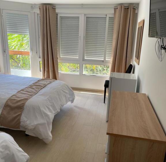 اتاق استاندارد با سرویس بهداشتی مشترک, Pensión Portugal