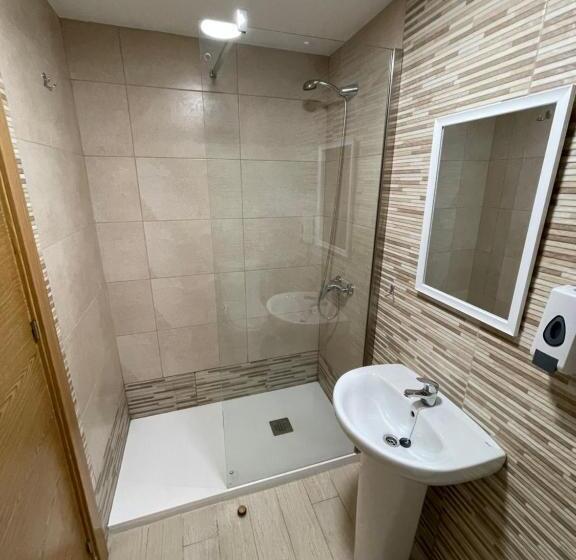 اتاق استاندارد با سرویس بهداشتی مشترک, Pensión Portugal