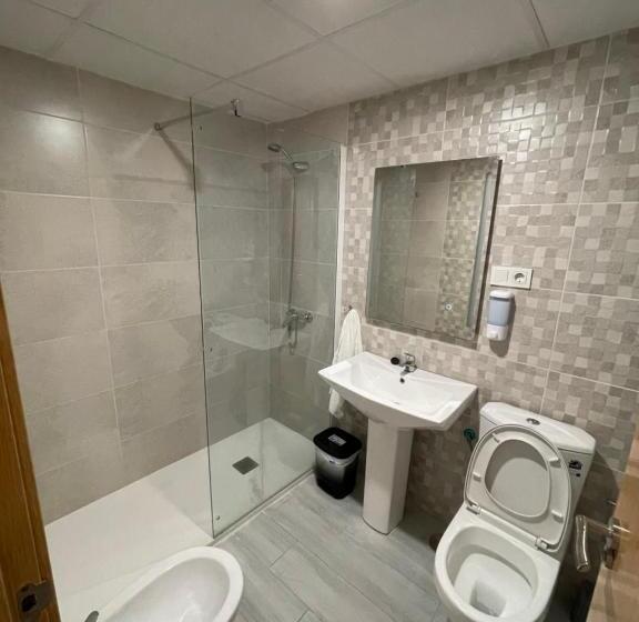 اتاق استاندارد با سرویس بهداشتی مشترک, Pensión Portugal