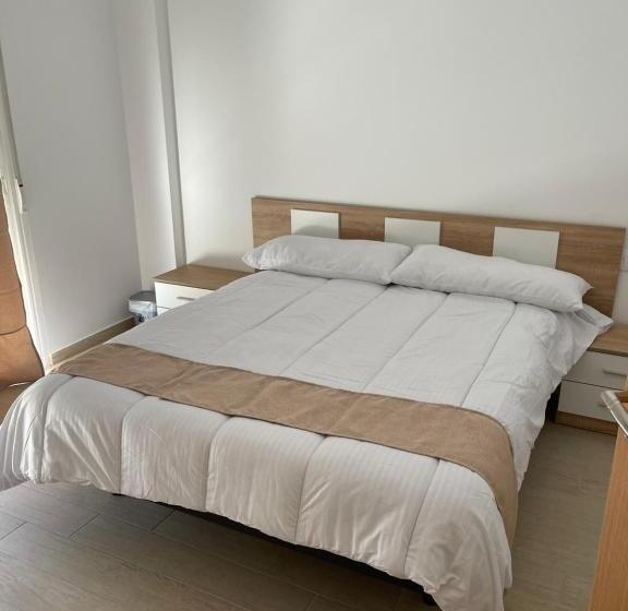 اتاق استاندارد یک تخته با سرویس بهداشتی مشترک, Pensión Portugal