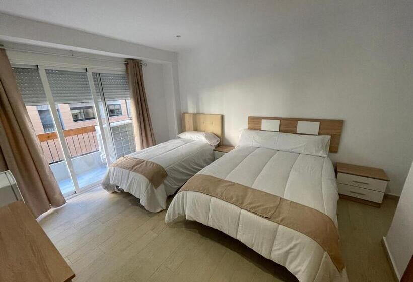 اتاق استاندارد سه تخته با سرویس بهداشتی مشترک, Pensión Portugal