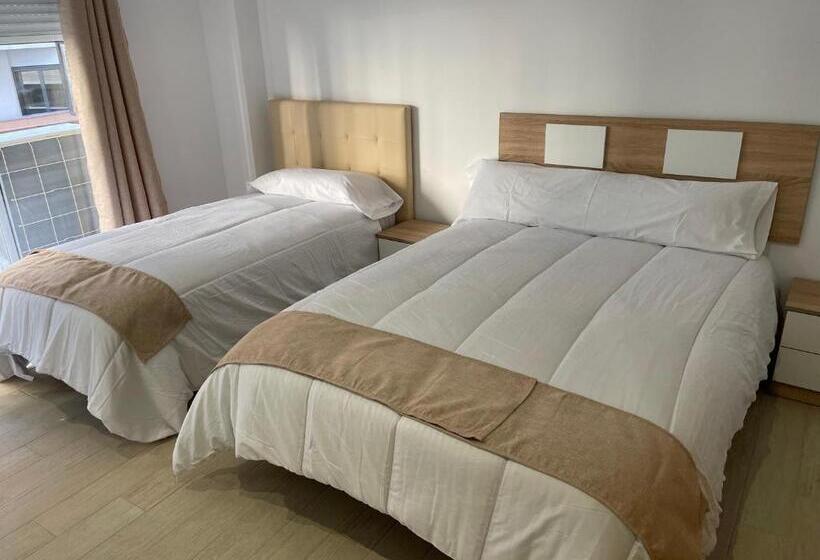 اتاق استاندارد سه تخته با سرویس بهداشتی مشترک, Pensión Portugal