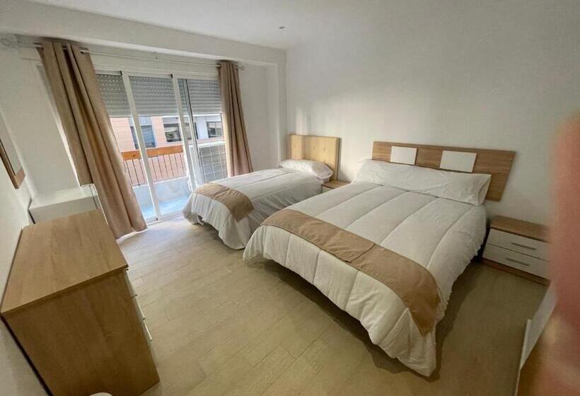 اتاق استاندارد سه تخته با سرویس بهداشتی مشترک, Pensión Portugal