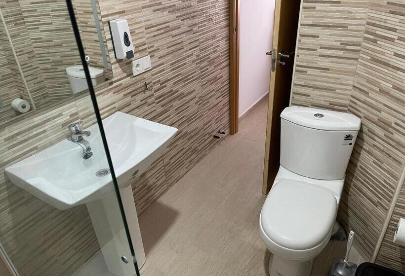 اتاق استاندارد سه نفره, Pensión Portugal