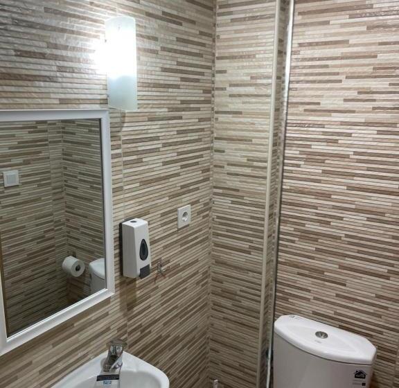 اتاق استاندارد سه نفره, Pensión Portugal