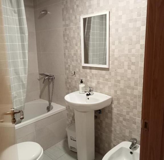 اتاق استاندارد چهار تخته, Pensión Portugal