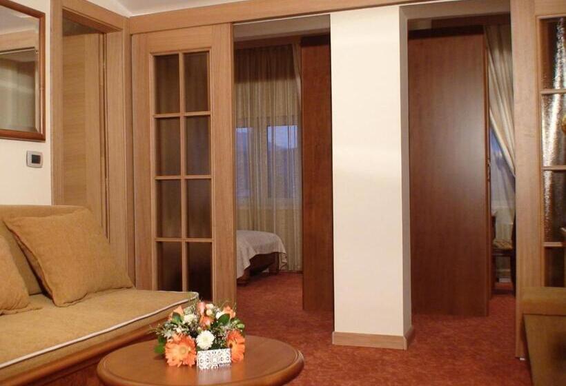 سوئیت 2 خوابه, Garni Hotel Bambis