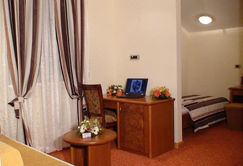 سوئیت 2 خوابه, Garni Hotel Bambis