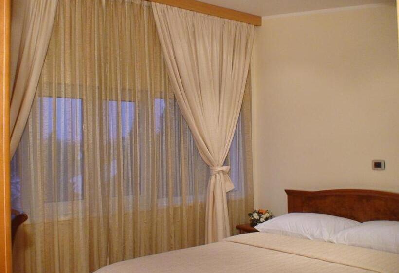 سوییت, Garni Hotel Bambis