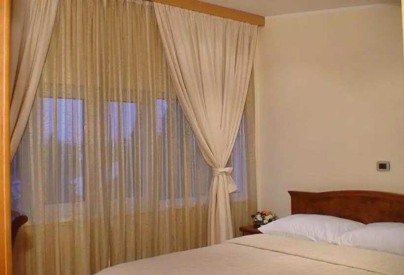 سوییت, Garni Hotel Bambis