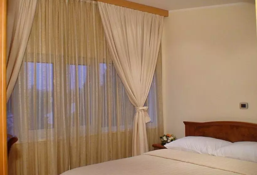 اتاق استاندارد, Garni Hotel Bambis