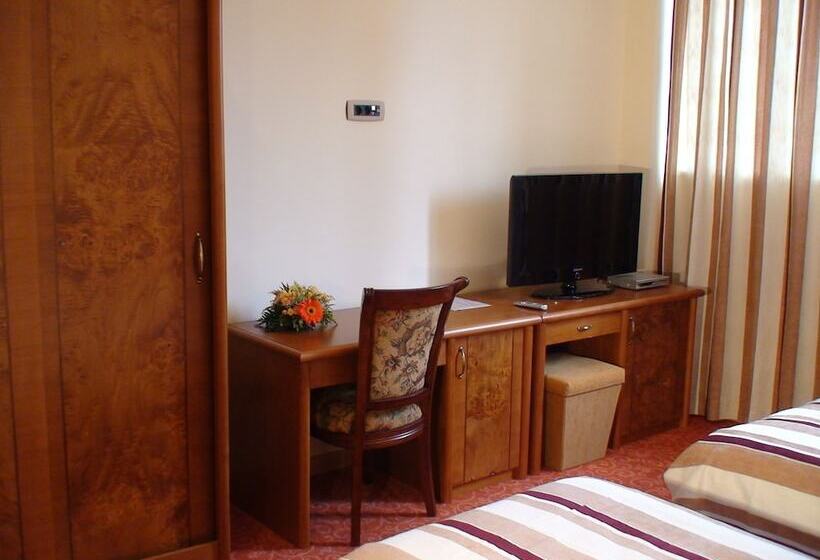 اتاق استاندارد, Garni Hotel Bambis