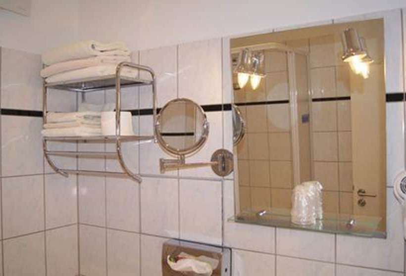 اتاق استاندارد چهار تخته, Erlanger Hof