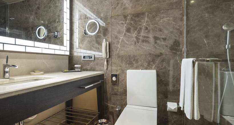 اتاق اجرایی با تخت بزرگ, Hilton Kyiv