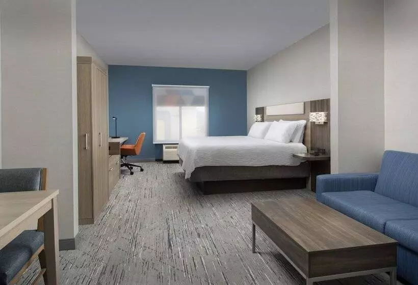 スイート, Holiday Inn Express & Suites Knoxville Clinton, An Ihg