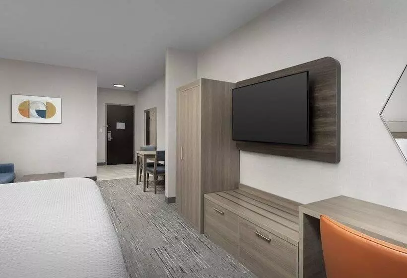 スイート, Holiday Inn Express & Suites Knoxville Clinton, An Ihg