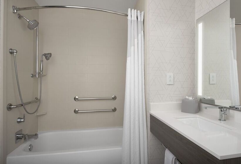 适合残疾人士使用的套间, Holiday Inn Express & Suites Knoxville Clinton, An Ihg