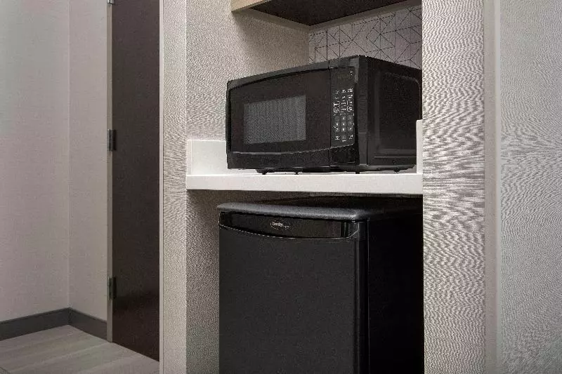 身障者適用スイートルーム, Holiday Inn Express & Suites Knoxville Clinton, An Ihg