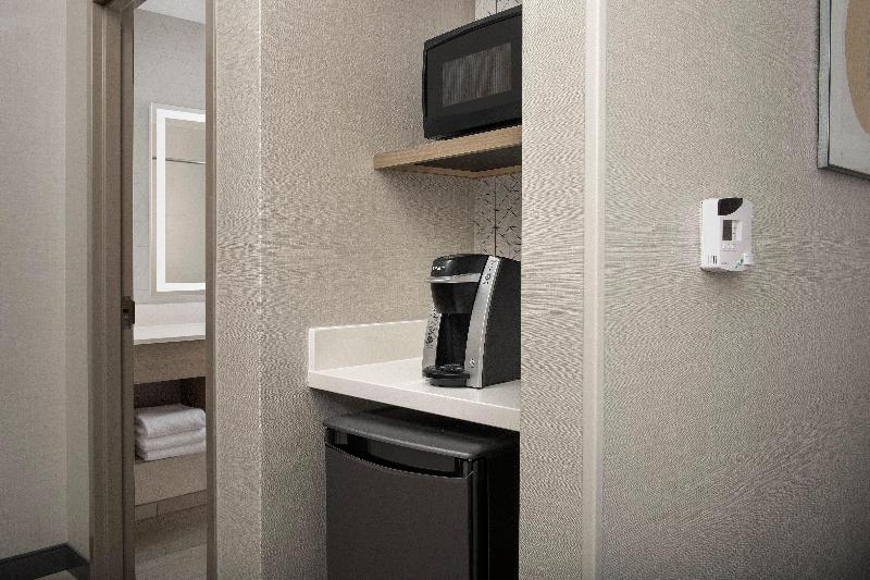适合残疾人士使用的套间, Holiday Inn Express & Suites Knoxville Clinton, An Ihg